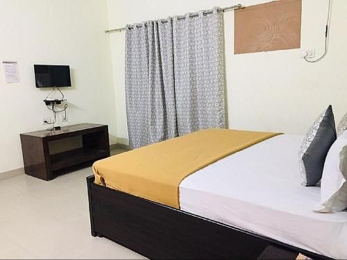 Hotel Amritam – Near Prem Mandir