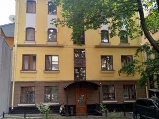 Студия у площади Восстания