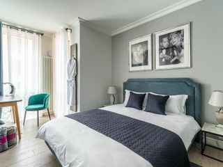 Monro Apartments