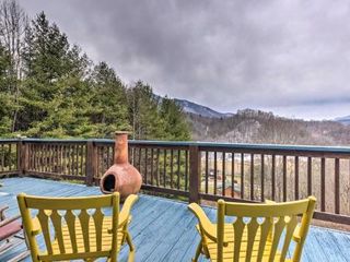 Hotel pic Quaint Creston Hideaway with Mtn Views and Hot Tub!