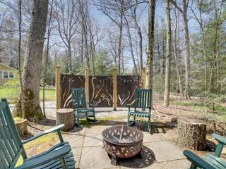 Hotel pic Laughlintown Cabin with Deck, Fire Pit and Ski Lift!