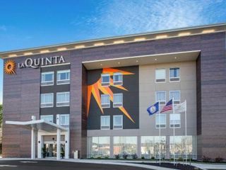 Фото отеля La Quinta Inn & Suites by Wyndham Manassas, VA- Dulles Airport