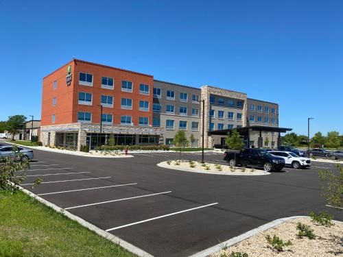 Photo of Holiday Inn Express & Suites - Madison West - Middleton, an IHG Hotel