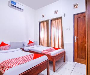 Vaccinated Staff - OYO 3317 Maju Jaya Homestay Syariah Bogor Indonesia