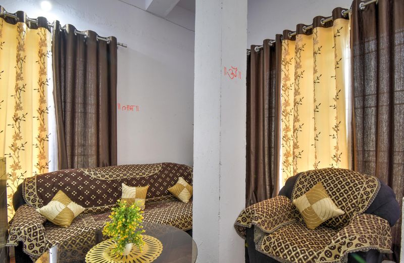OYO 61045 Maharaja Inn