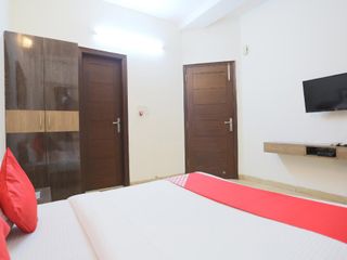 Фото отеля OYO 65630 Hotel New Raj Kamal