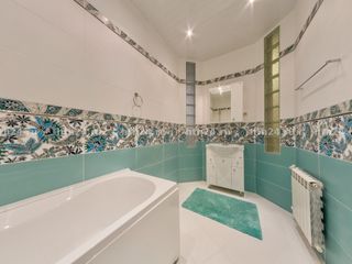 Апартаменты (150 m²) с 3 спальней(-ями) и 2 ванной(-ыми) комнатой(-ами) в районе Центральный район