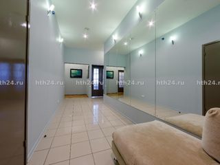 Апартаменты (140 m²) с 3 спальней(-ями) и 2 ванной(-ыми) комнатой(-ами) в районе Центральный район