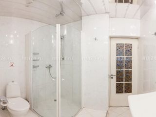 Апартаменты (140 m²) с 3 спальней(-ями) и 2 ванной(-ыми) комнатой(-ами) в районе Центральный район