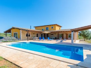 Villa (385 m²), 4 Schlafzimmer und 3 eigene Badezimmer in Ses Salines