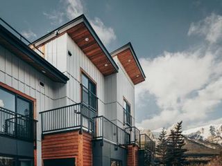 Фото отеля Basecamp Suites Canmore