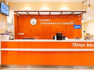 Фото отеля 7Days Inn Dalian Xi`an Road Business Center Xinggong Street Metro Stat