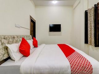 Hotel pic OYO 72162 Gangotri Palace
