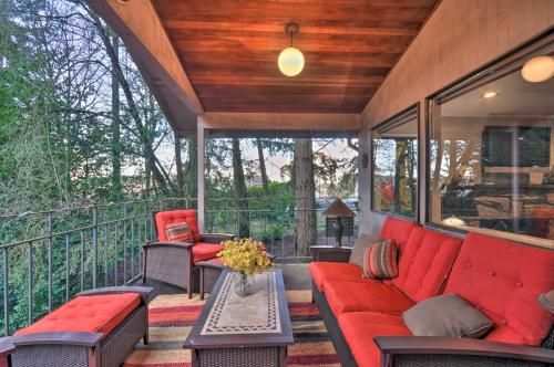 Photo of Tigard Retreat with Deck, 15 Mins From Portland!