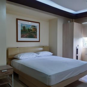 NearBy Hotel