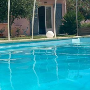 NearBy Hotel