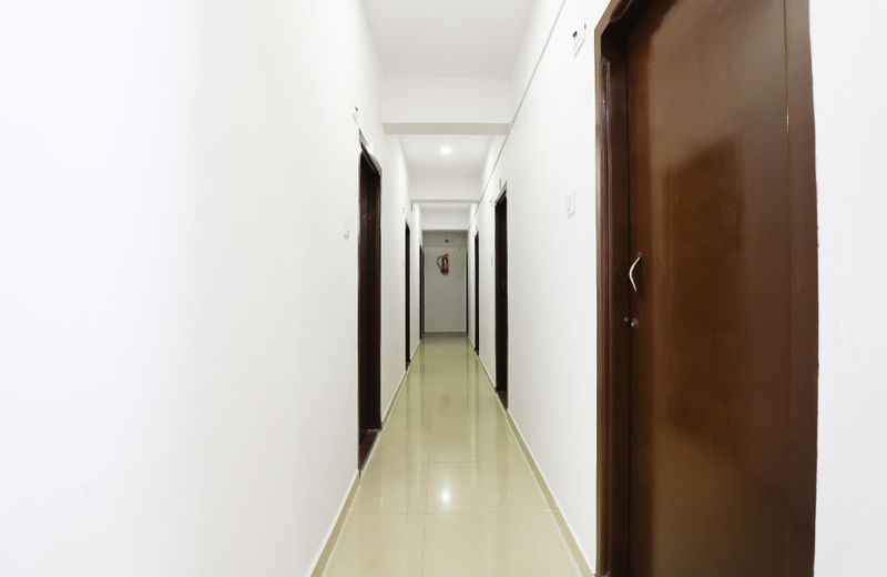 SPOT ON 72182 Hotel Parash Inn