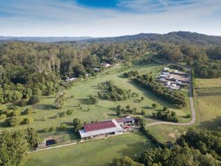 Фото отеля Sunshine Coast retreat your own private golf course