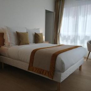 NearBy Hotel