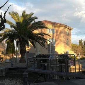 NearBy Hotel