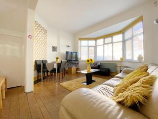 Hotel pic Cosy House Walking distance to Beach Free Parking