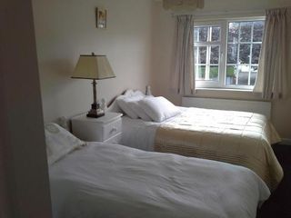 Фото отеля Lough Gill Lodge B&B - Small Twin Room 3 - 1 double 1 single bed