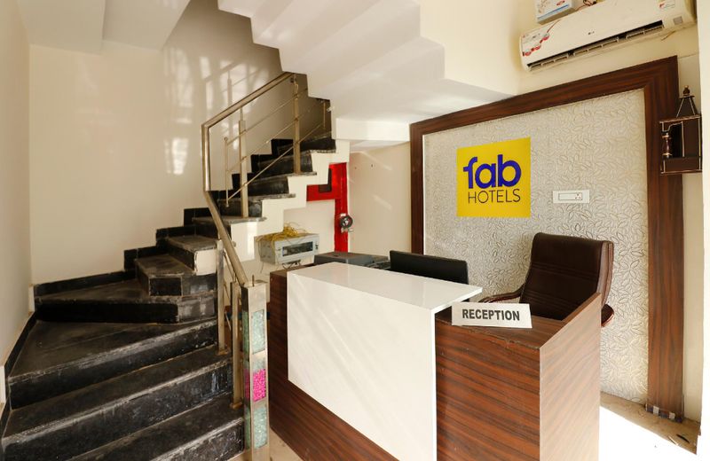 OYO 44021 Hotel Aura