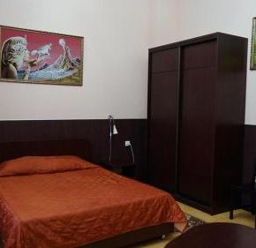 NearBy Hotel