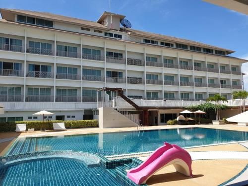 Swan Lake Hotel Sattahip