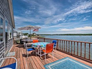 Hotel pic Waterfront Cape Cod Cottage with Beach and Deck!
