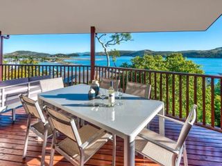 Hotel pic Casuarina 18 Ocean View House Central Location BBQ Golf Buggy