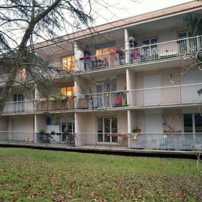 NearBy Hotel