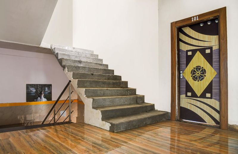 OYO 74837 Hotel Veer