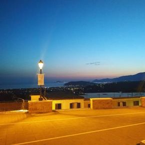 NearBy Hotel