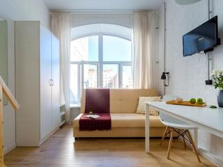 Guests Love on Ligovskiy 80