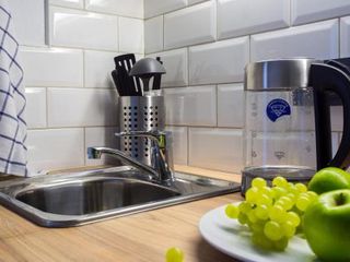 Guests Love on Ligovskiy 80