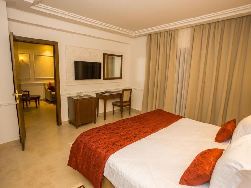 Hotel Photo 8