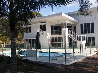 Фото отеля Fraser Island Gateway, gated and secure RV parking on 5 acres, 10 min 