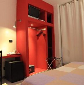 NearBy Hotel