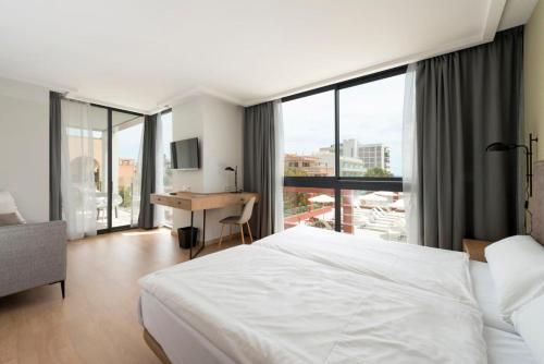 Hotel Photo 12