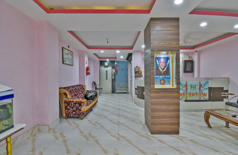 OYO 75938 Hotel Central Point