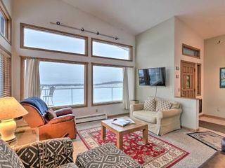 Фото отеля Spacious Anchorage Aviation Abode Deck and Airstrip