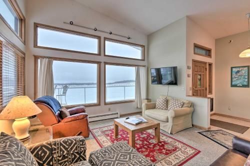 Photo of Spacious Anchorage Aviation Abode Deck and Airstrip