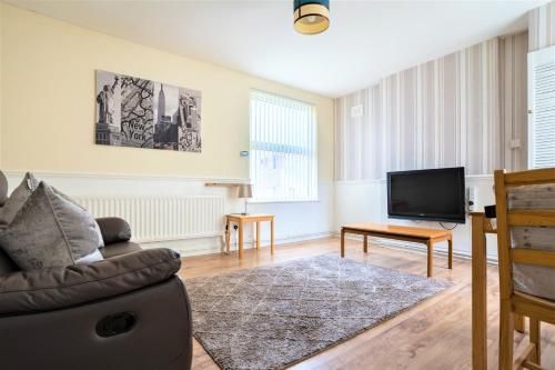 Lovely Liverpool apartment sleeping 3 guests w/ parking and mins walk from train station