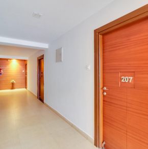 NearBy Hotel