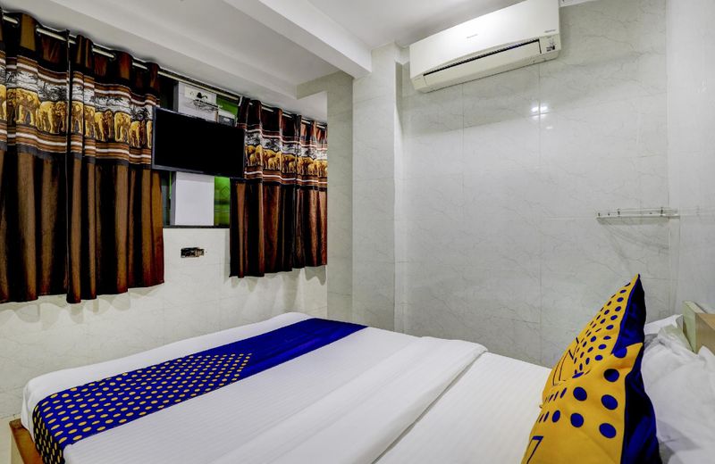 SPOT ON 75928 Kiran Hotel And Guest House