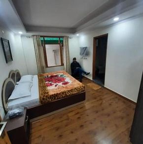 NearBy Hotel