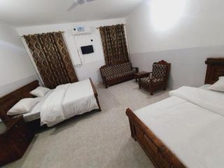 Фото отеля Swat Royal Guest House & Resort