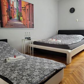 NearBy Hotel
