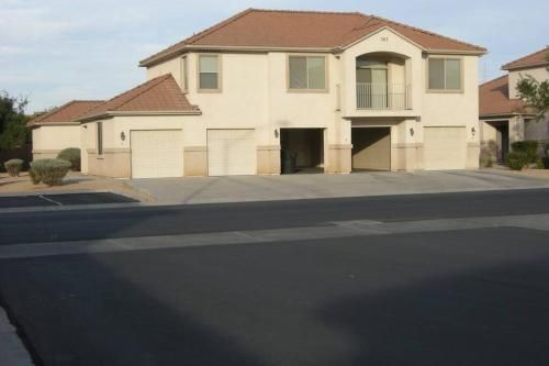 Photo of Mesquite Nevada Vacation Rental - Ground Level and double car garage